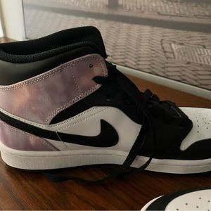 Nike Jordan’s mid SE